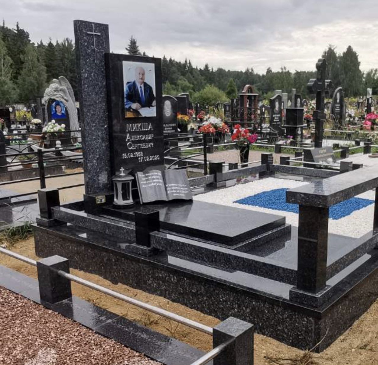 Изготовление обрамления для колумбариев